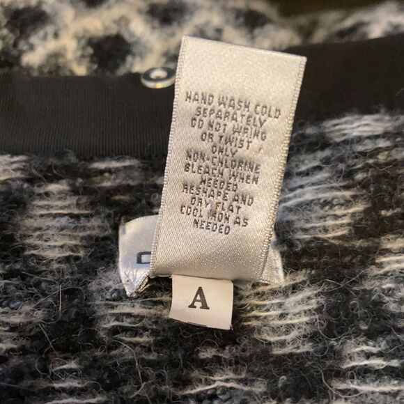 Chico's Long Button Front Gray Geometric Wool Alpaca Button Up Cardigan 2 - Picture 15 of 16